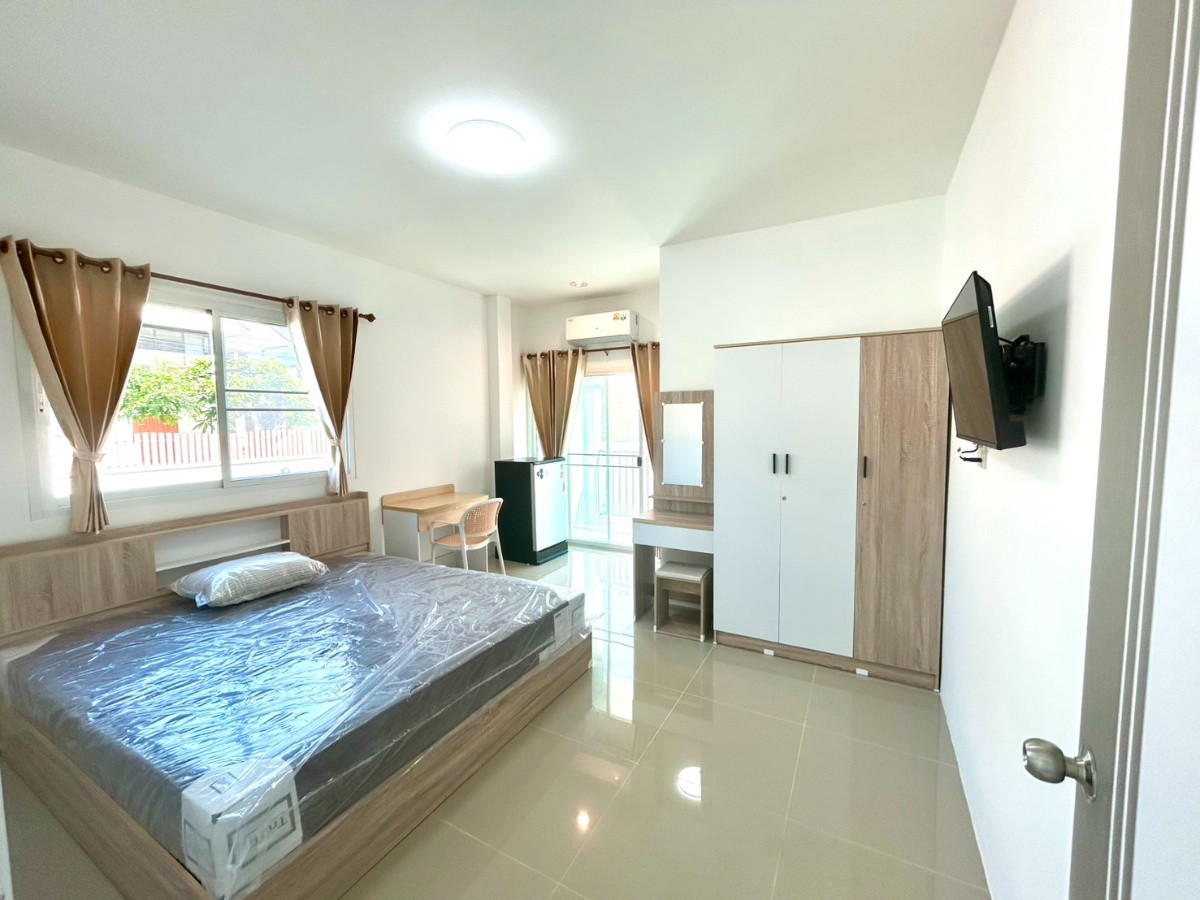 1 Bed Condo — photo 2