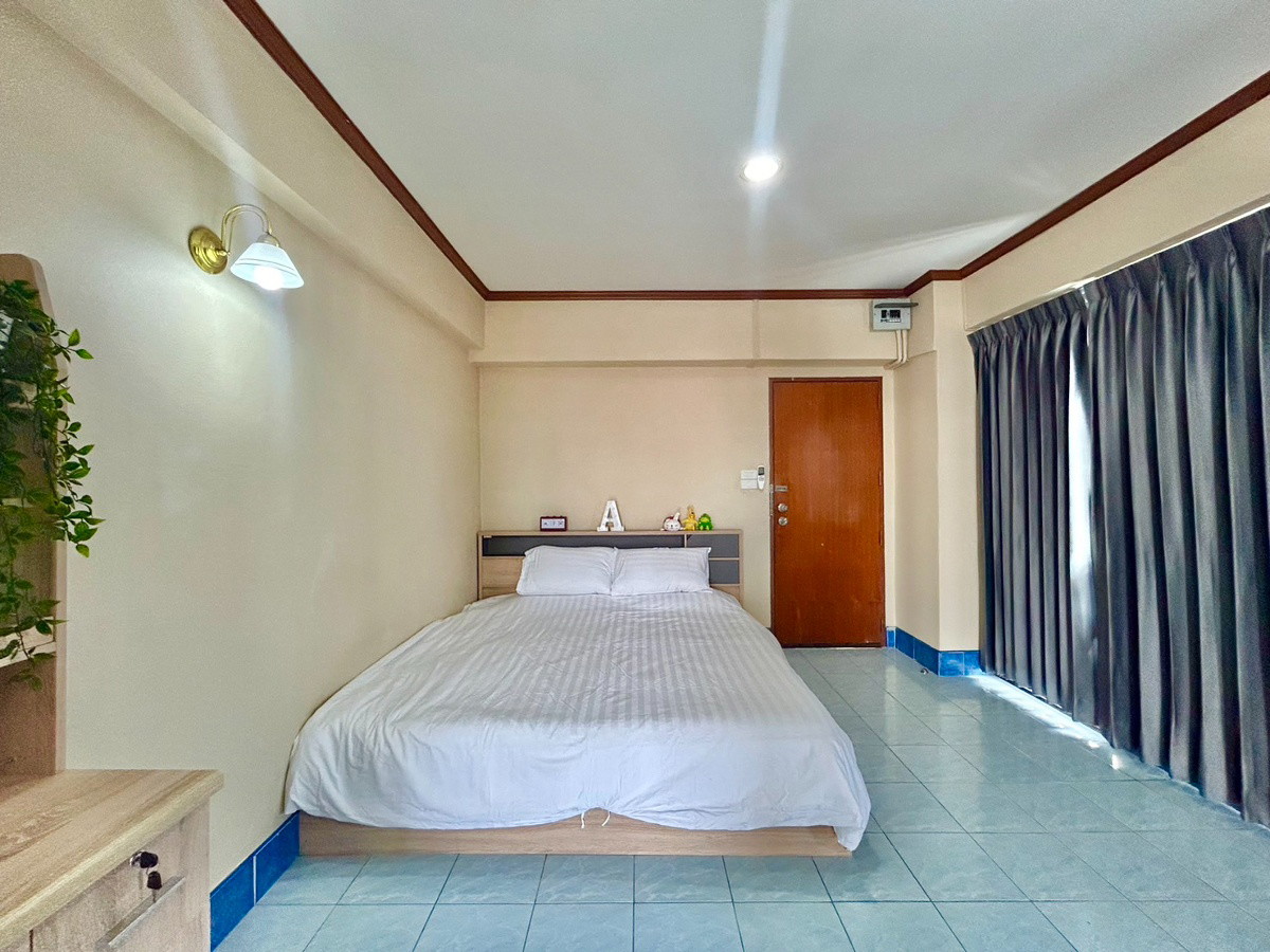 Condo · Wang Thonglang, bangkok — photo 1