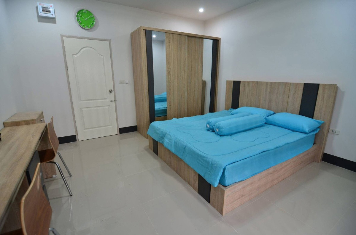 1 Bed Condo — photo 1