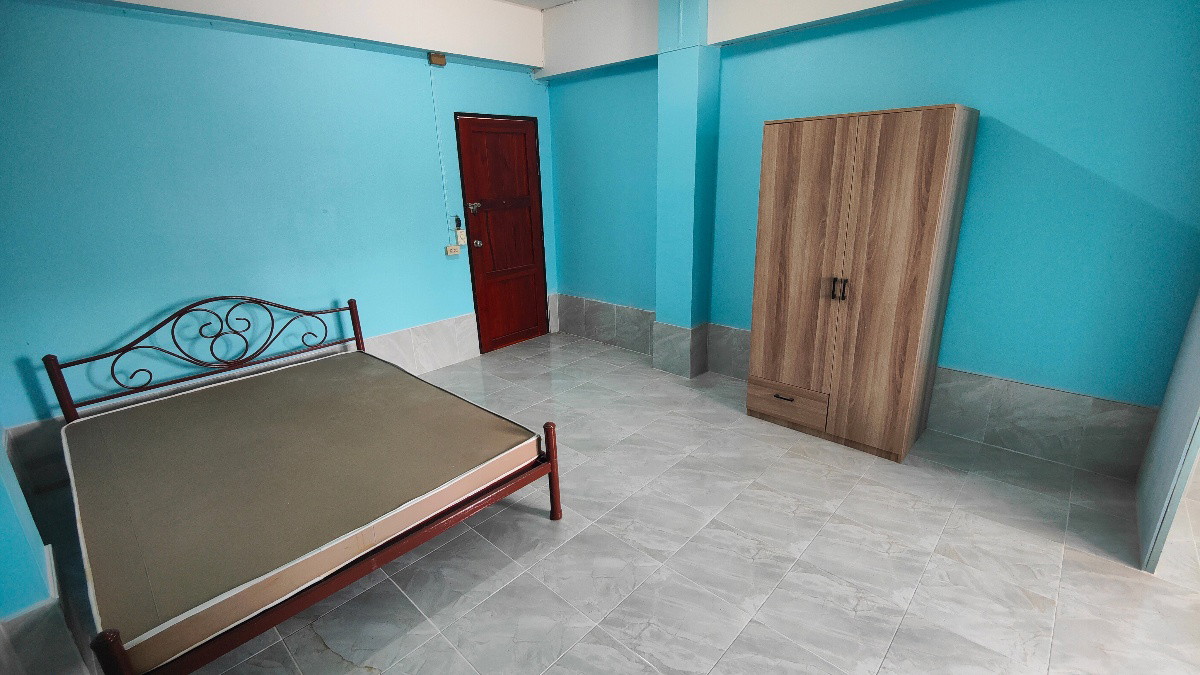 1 Bed Condo — photo 2
