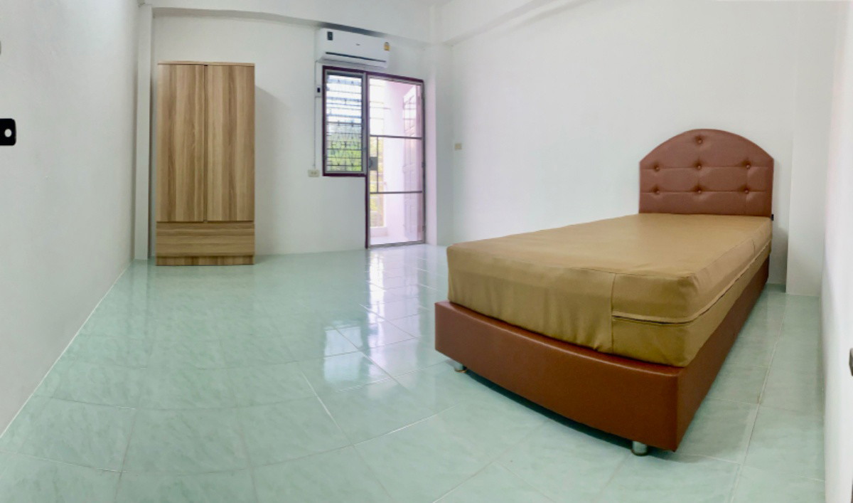 1 Bed Condo — photo 2
