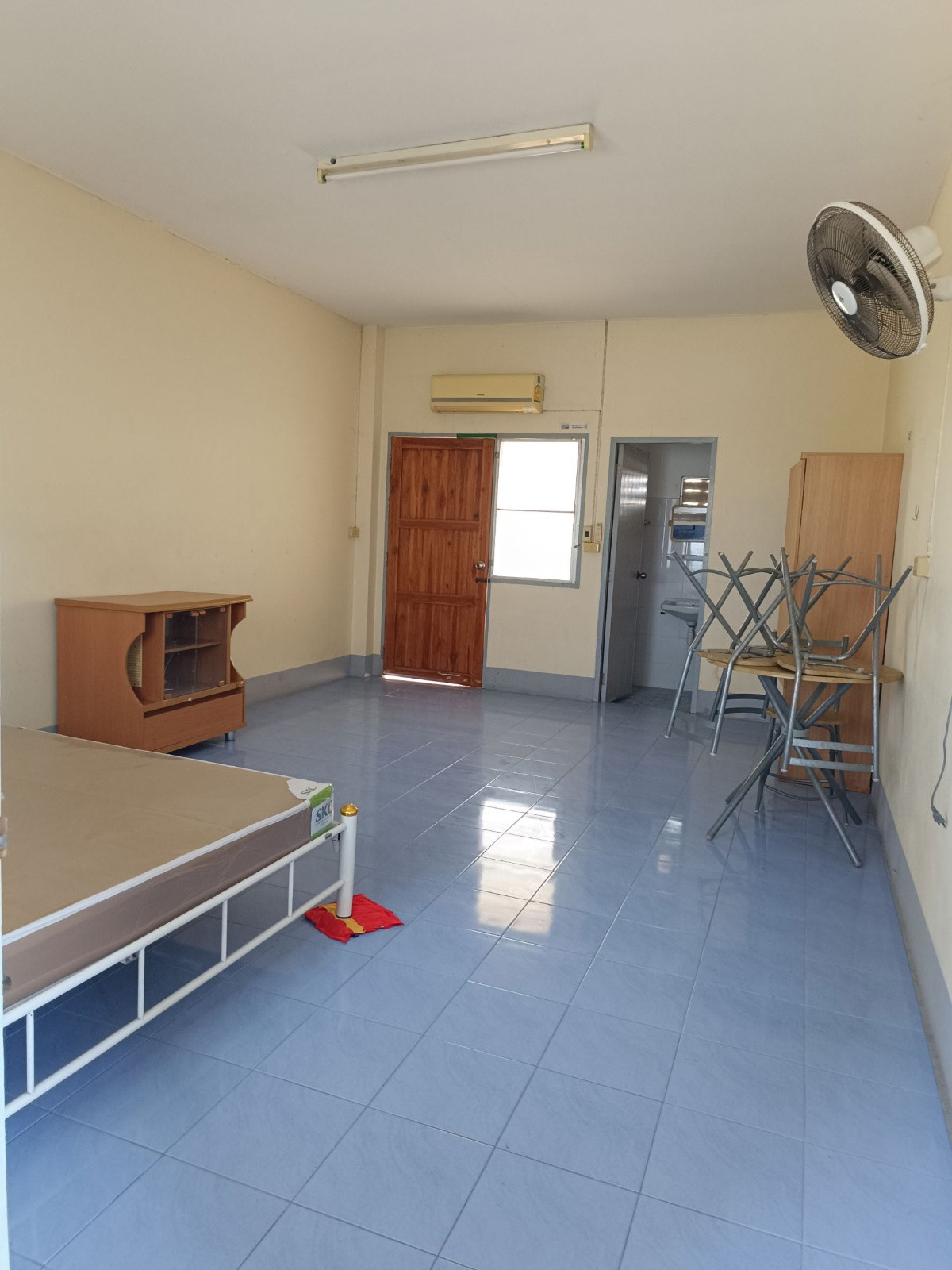 1 Bed Condo — photo 2