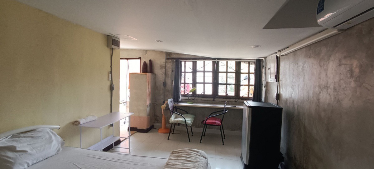 1 Bed Condo — photo 3