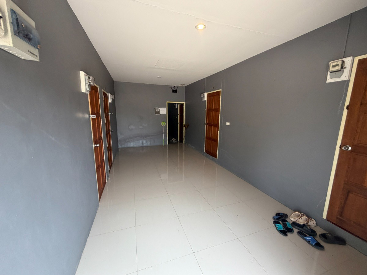 1 Bed Condo — photo 3