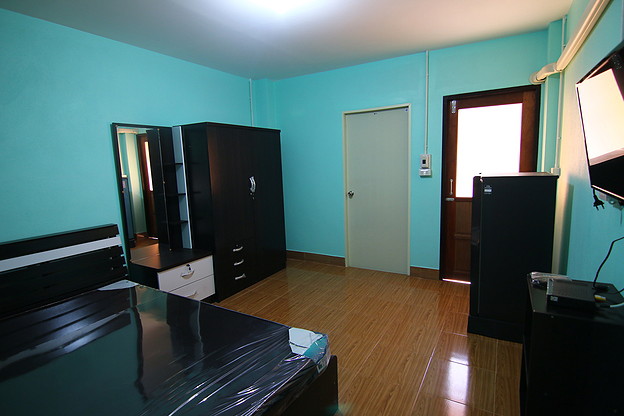 1 Bed Condo — photo 1