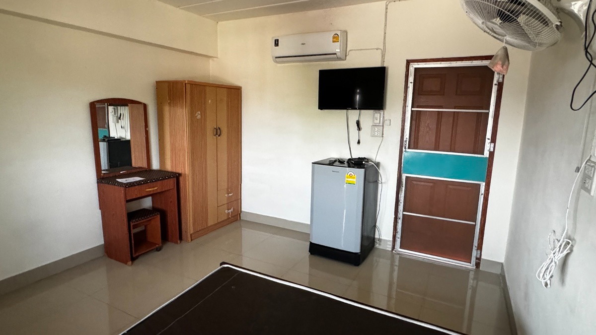 1 Bed Condo — photo 3