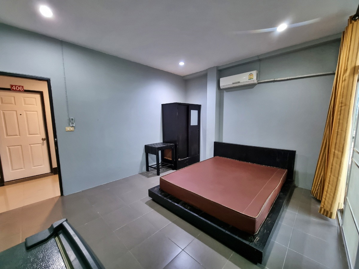 1 Bed Condo — photo 2