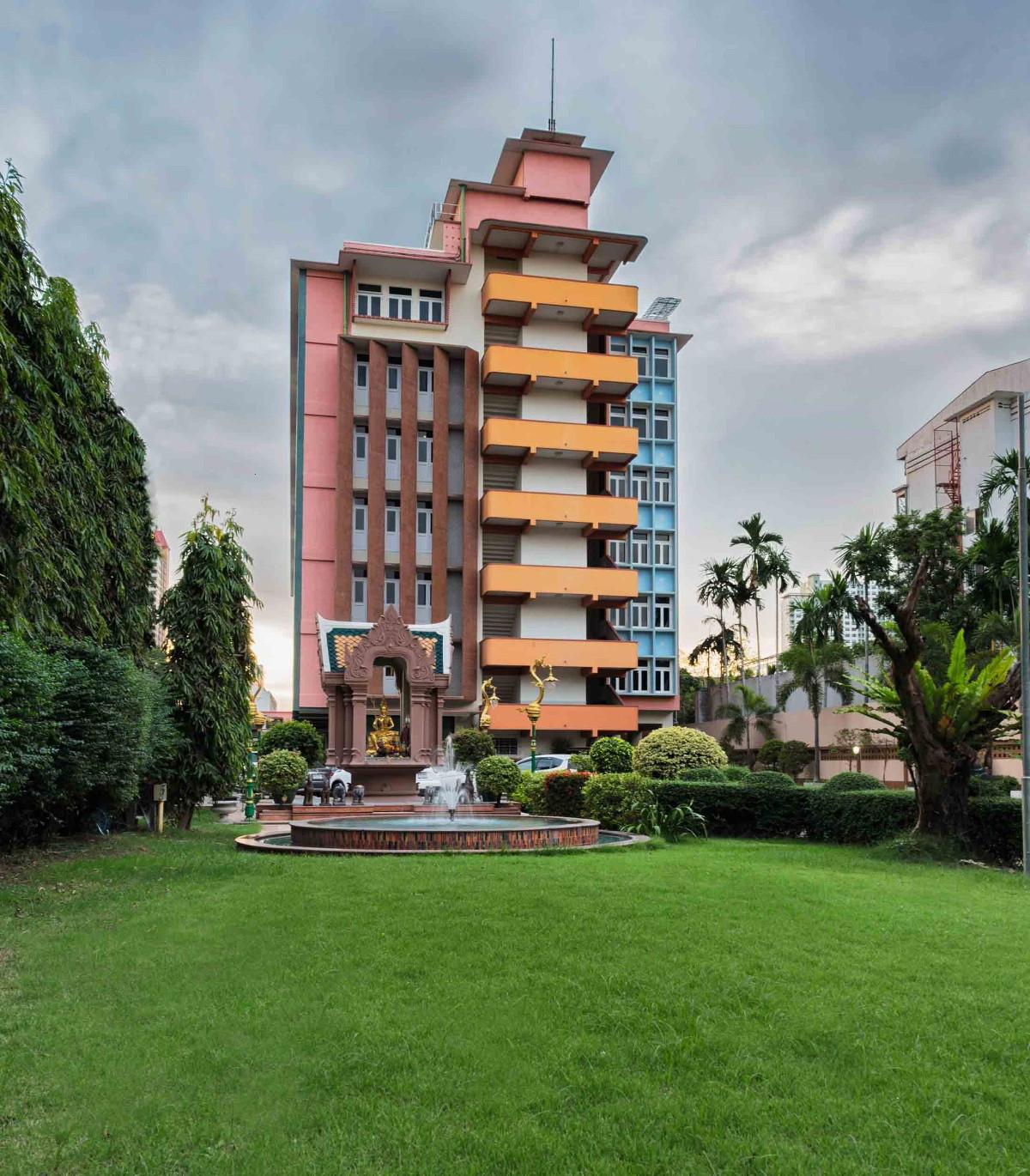 Capital Mansion — photo 1