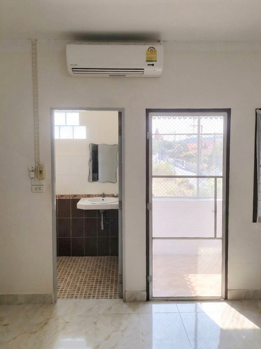 1 Bed Condo — photo 3