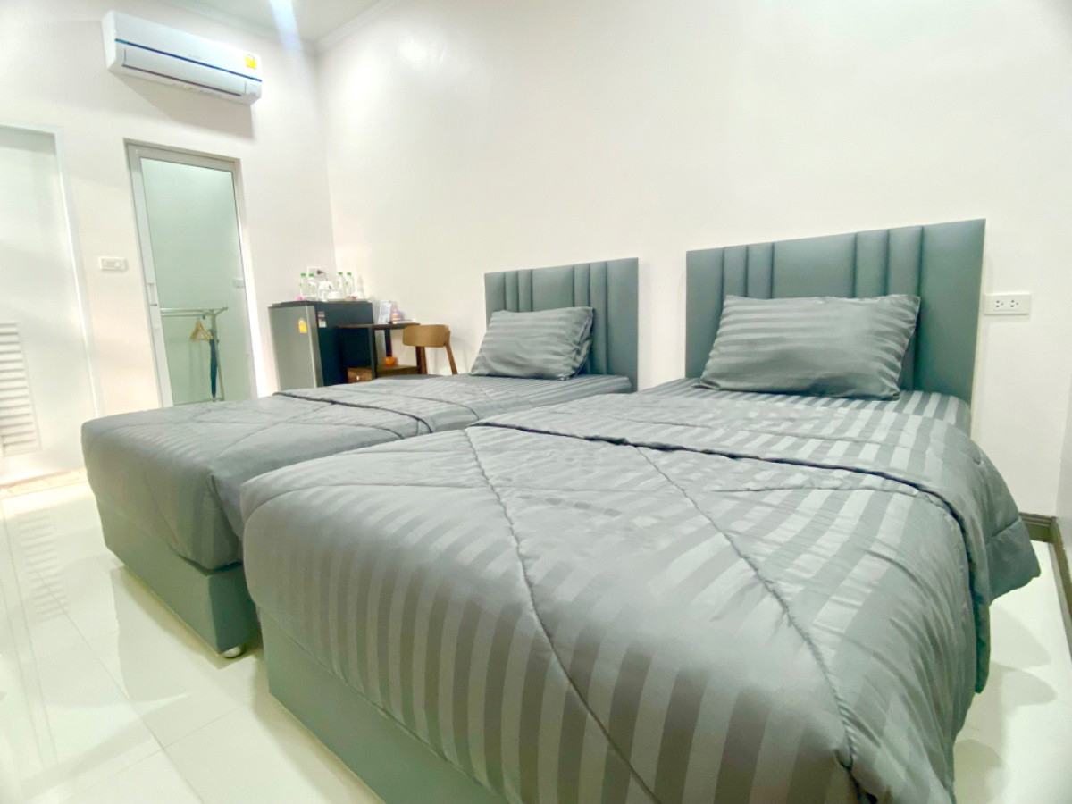 1 Bed Condo — photo 3