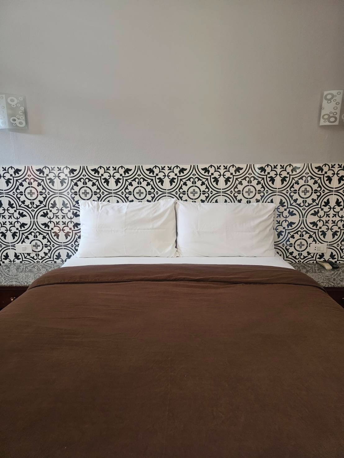 1 Bed Condo — photo 1