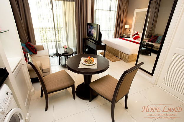 1 Bed Condo · Khlong Toei, bangkok — photo 2