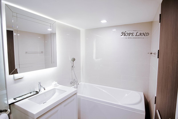 1 Bed Condo · Khlong Toei, bangkok — photo 3