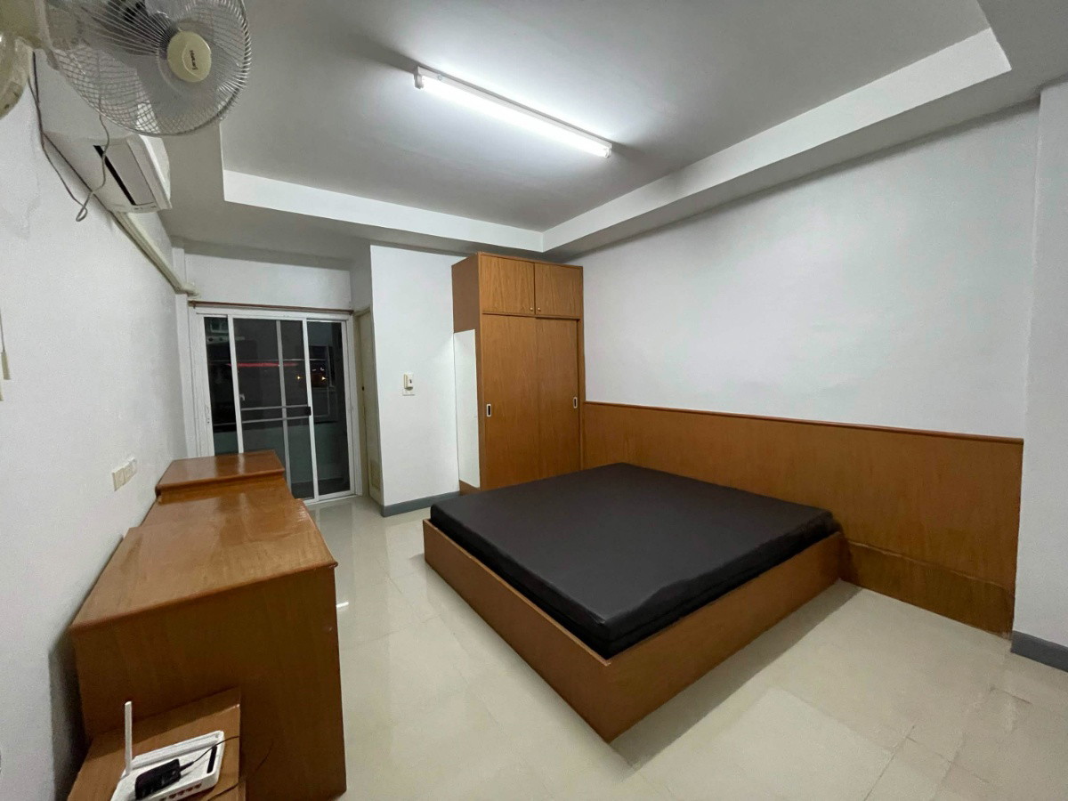 1 Bed Condo — photo 1