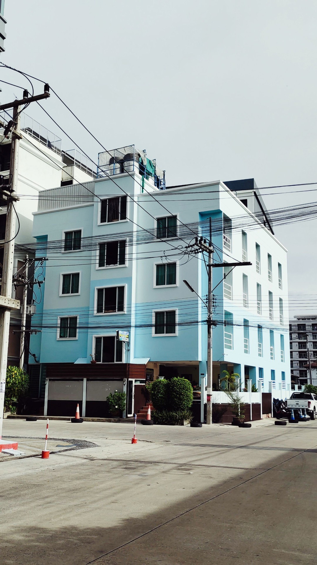 Condo — photo 1