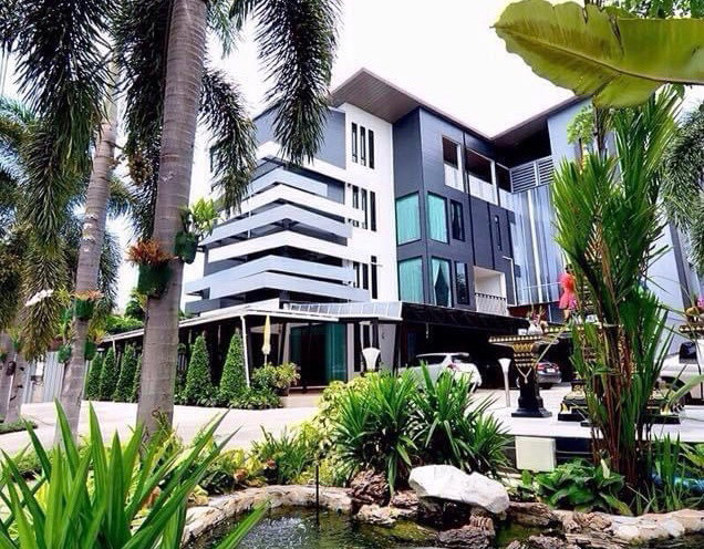 Condo — photo 1