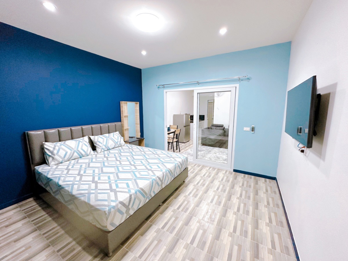 1 Bed Condo — photo 2