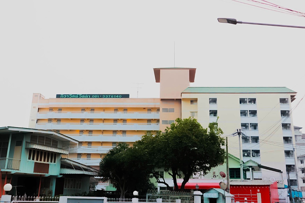 1 Bed Condo — photo 2