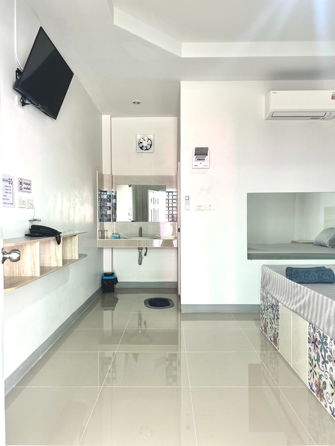 1 Bed Condo — photo 3