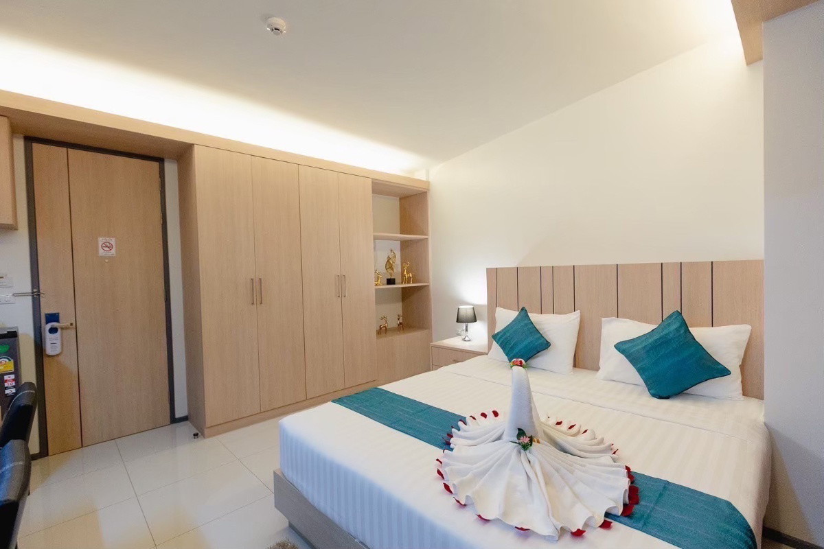 1 Bed Condo — photo 2