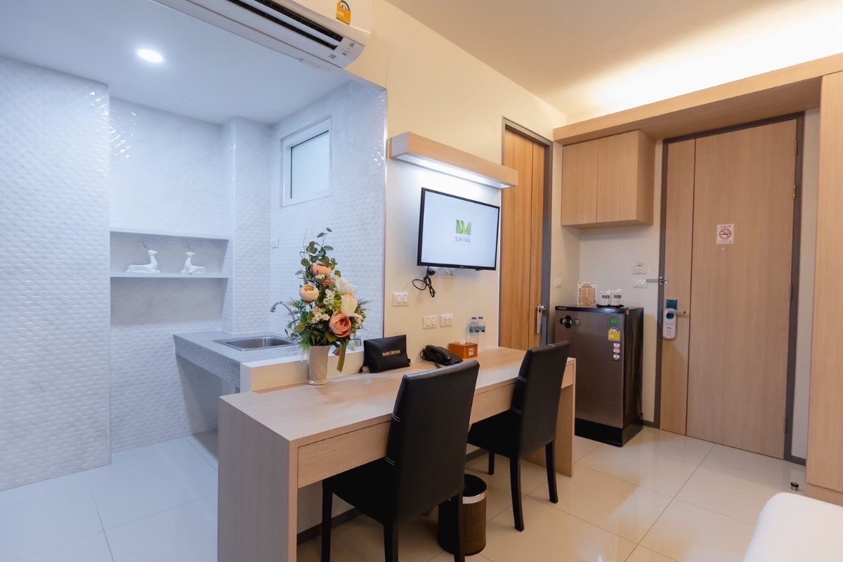 1 Bed Condo — photo 3