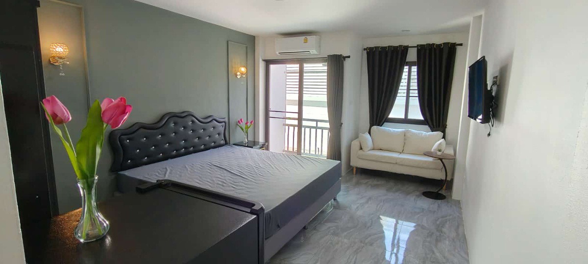 1 Bed Condo — photo 2