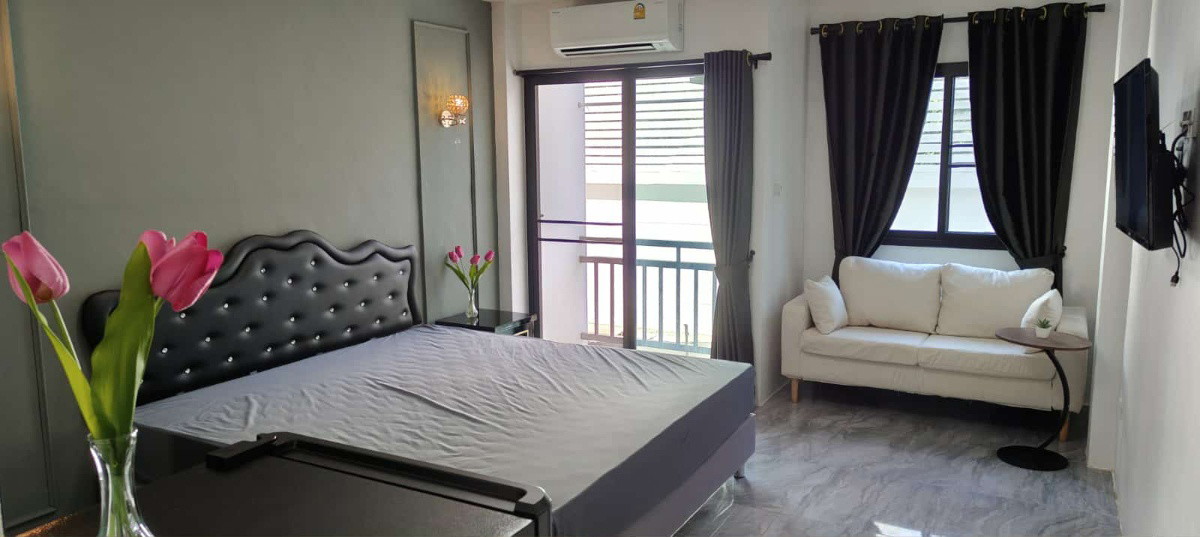 1 Bed Condo — photo 3