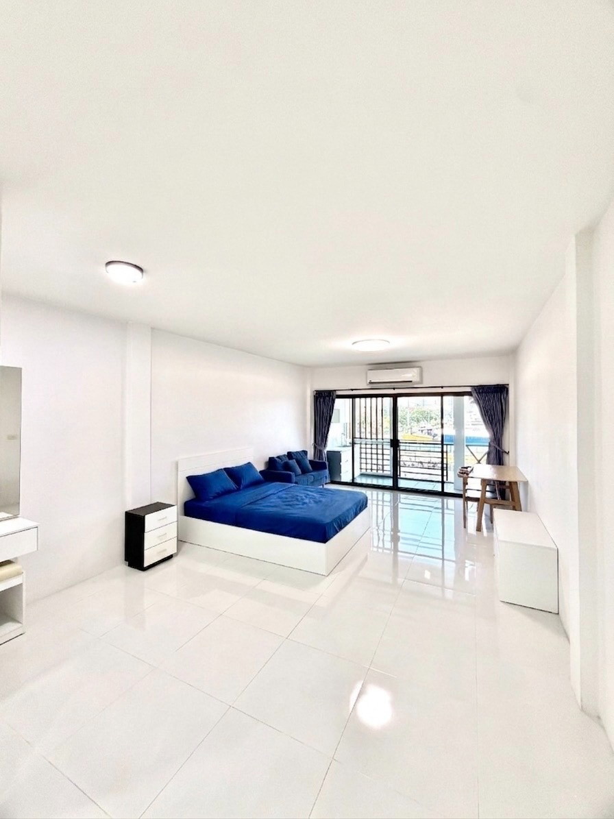 1 Bed Condo — photo 2