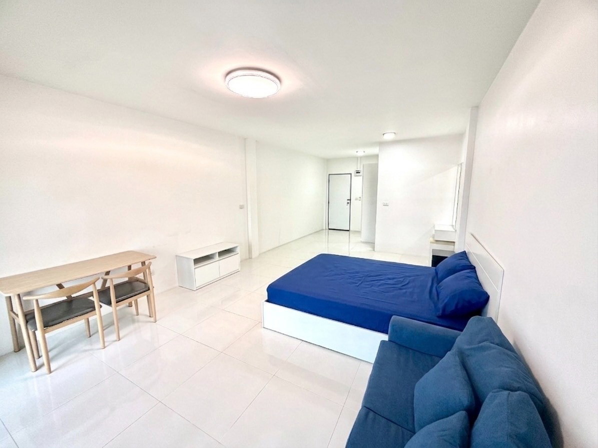 1 Bed Condo — photo 3