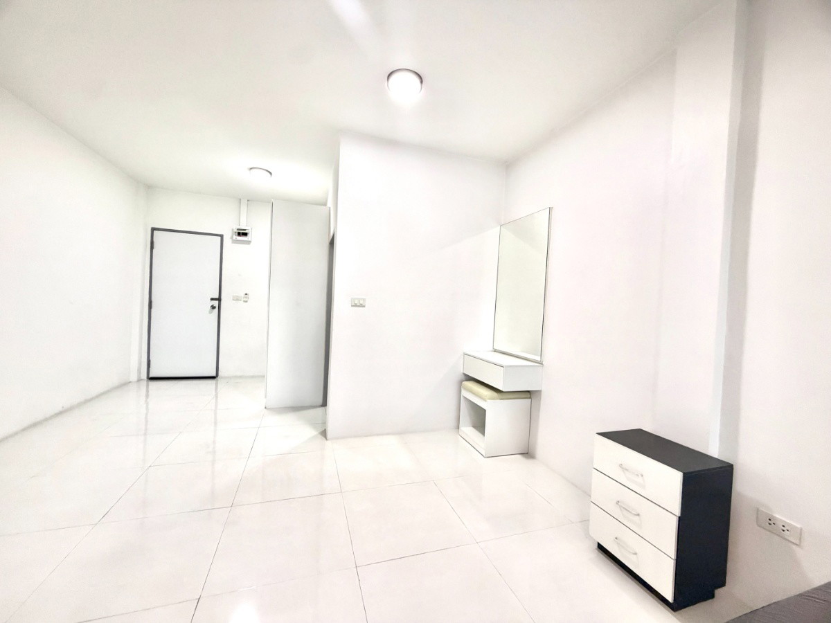 1 Bed Condo — photo 4
