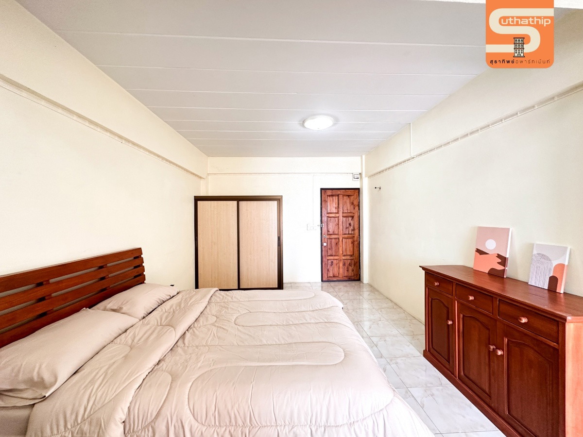 1 Bed Condo — photo 3