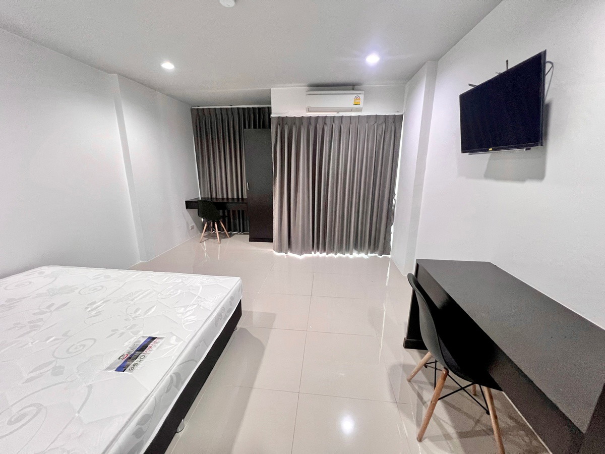 1 Bed Condo — photo 1