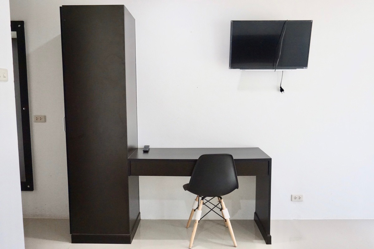 1 Bed Condo — photo 3