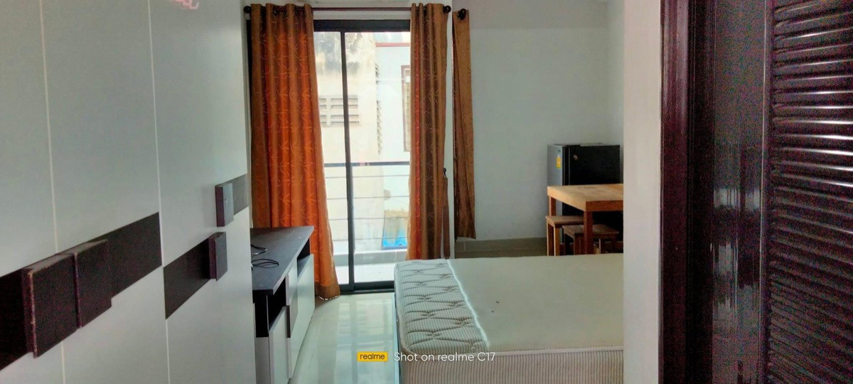 1 Bed Condo — photo 2