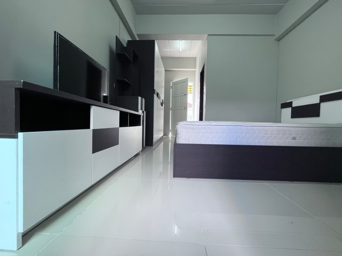 1 Bed Condo — photo 3