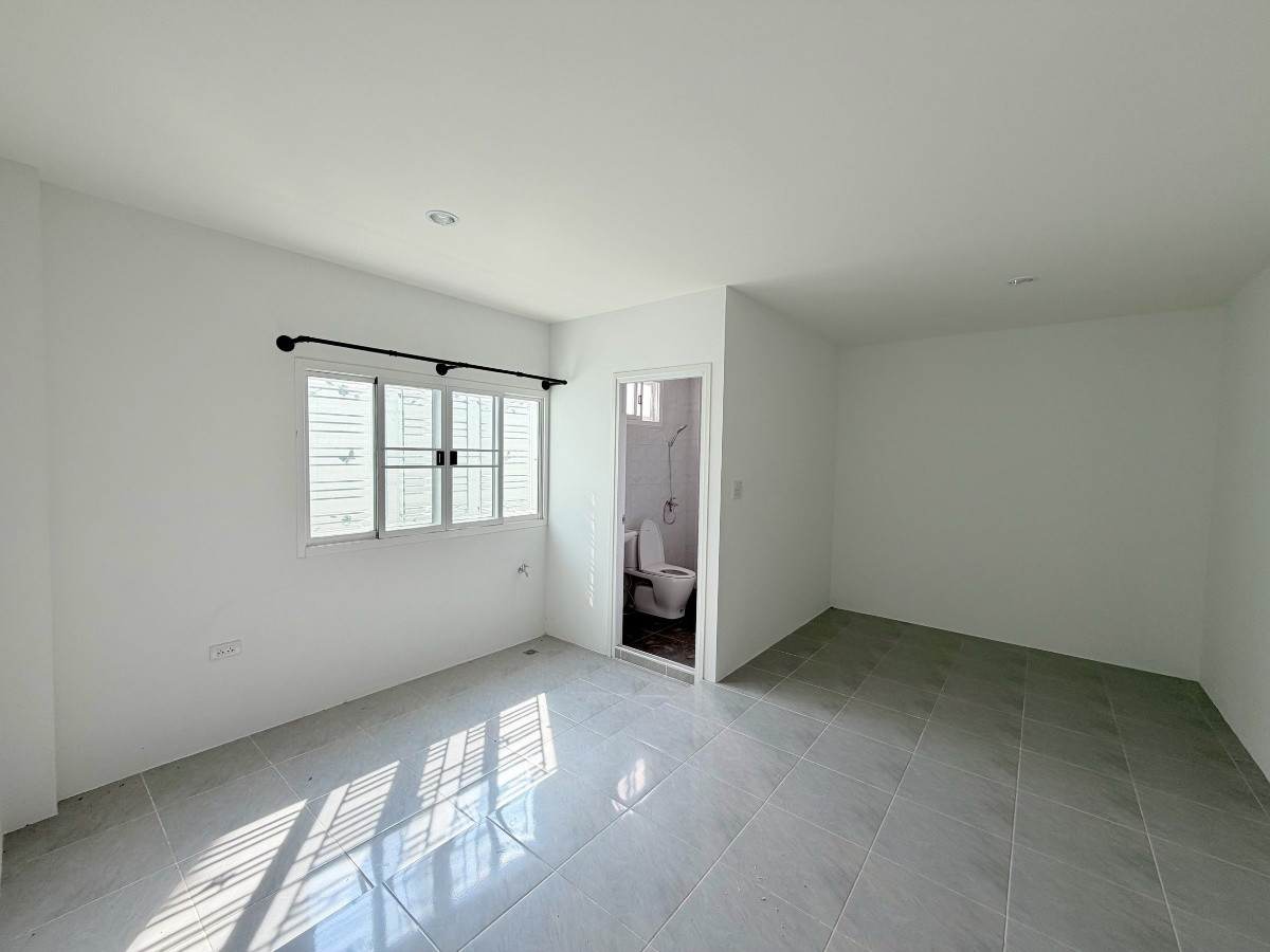 1 Bed Condo — photo 1