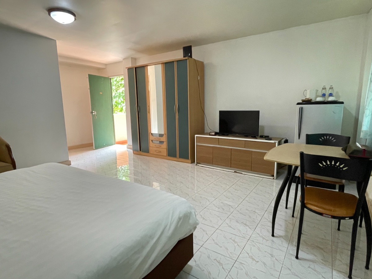 1 Bed Condo — photo 2