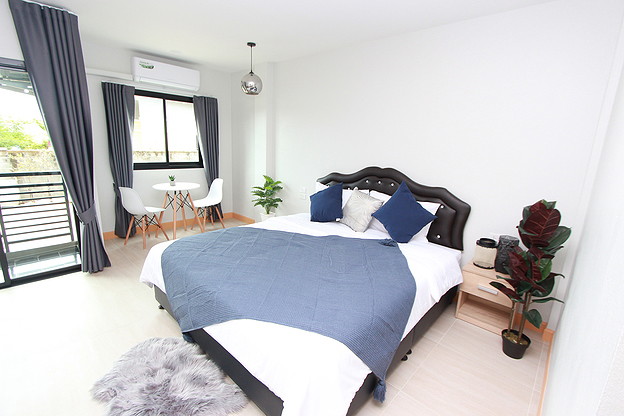 1 Bed Condo — photo 1