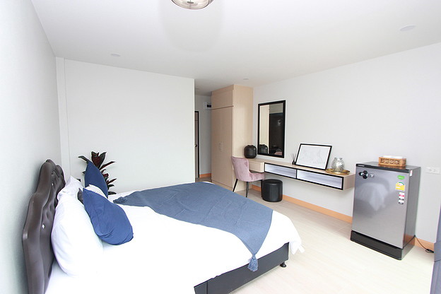 1 Bed Condo — photo 2