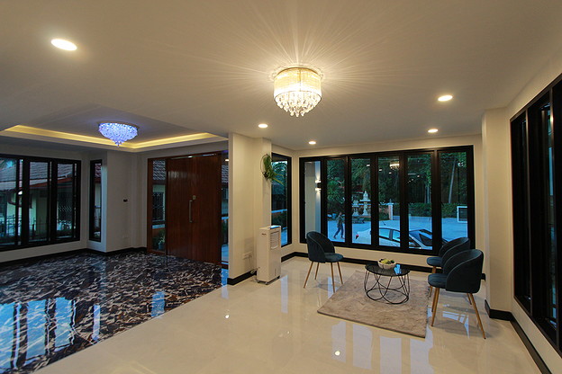 1 Bed Condo — photo 4