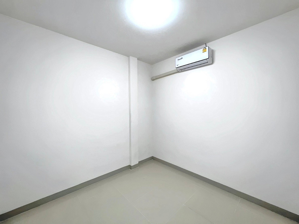 1 Bed Condo — photo 4
