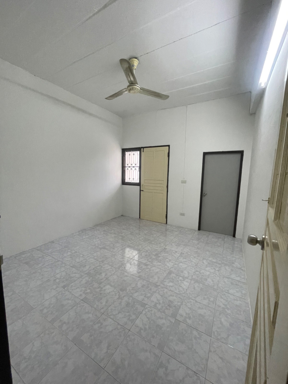 1 Bed Condo — photo 4