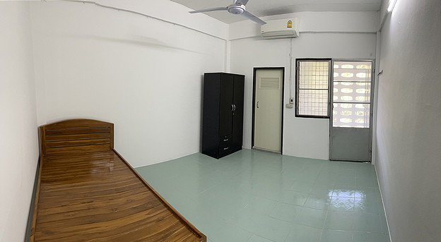 1 Bed Condo — photo 2
