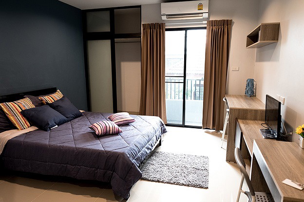 V Place Apartment