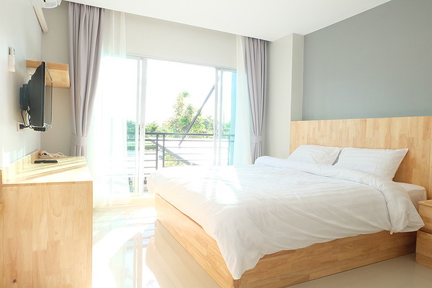 1 Bed Condo — photo 1