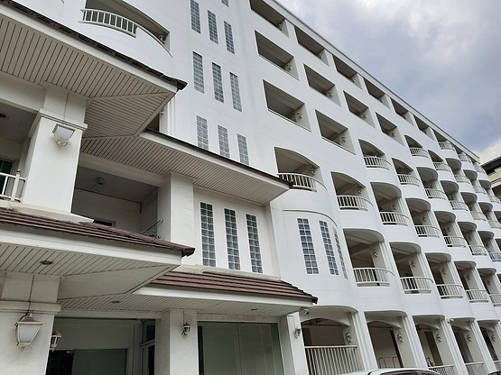 Condo — photo 1