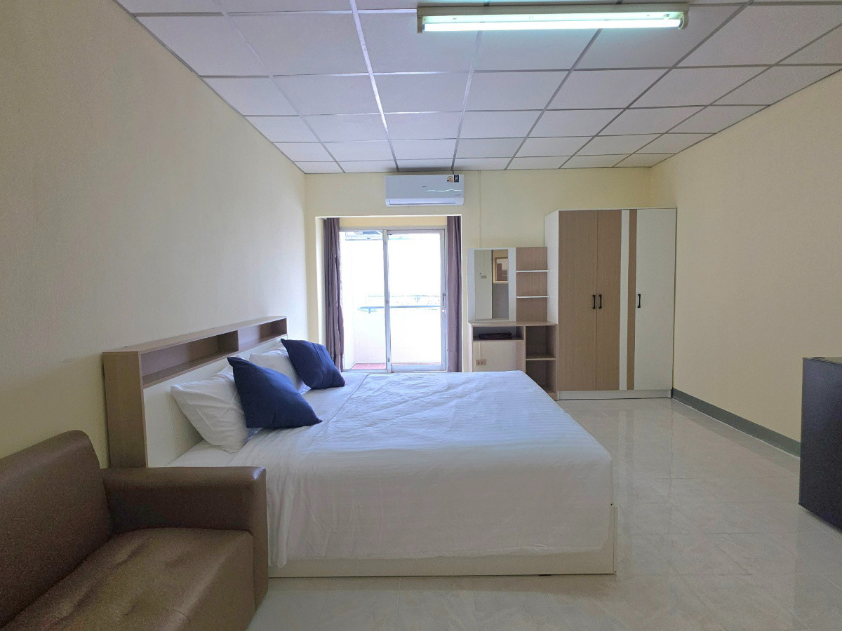 1 Bed Condo — photo 1