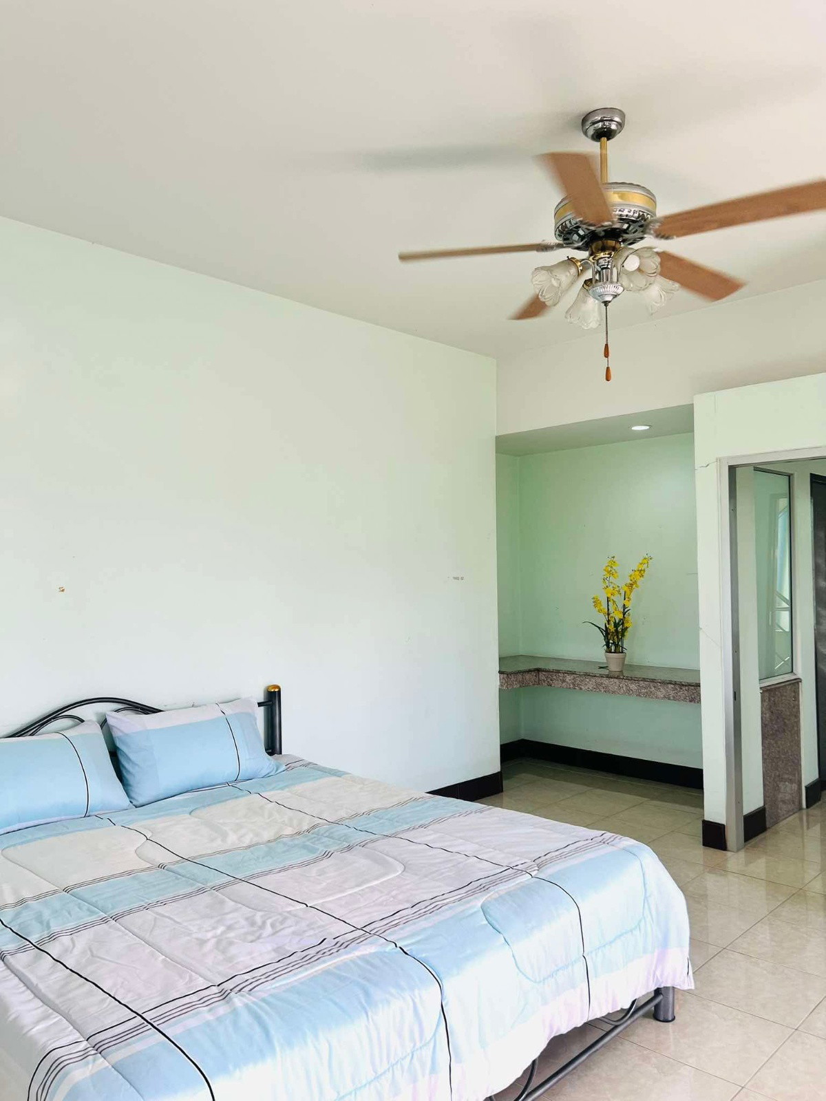 1 Bed Condo — photo 1