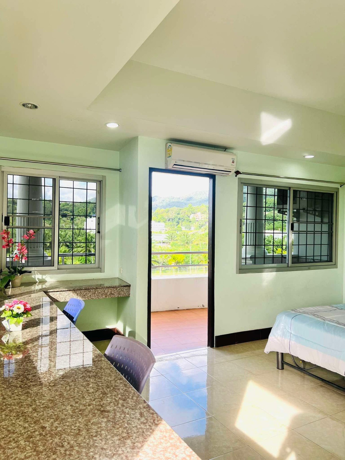 1 Bed Condo — photo 4