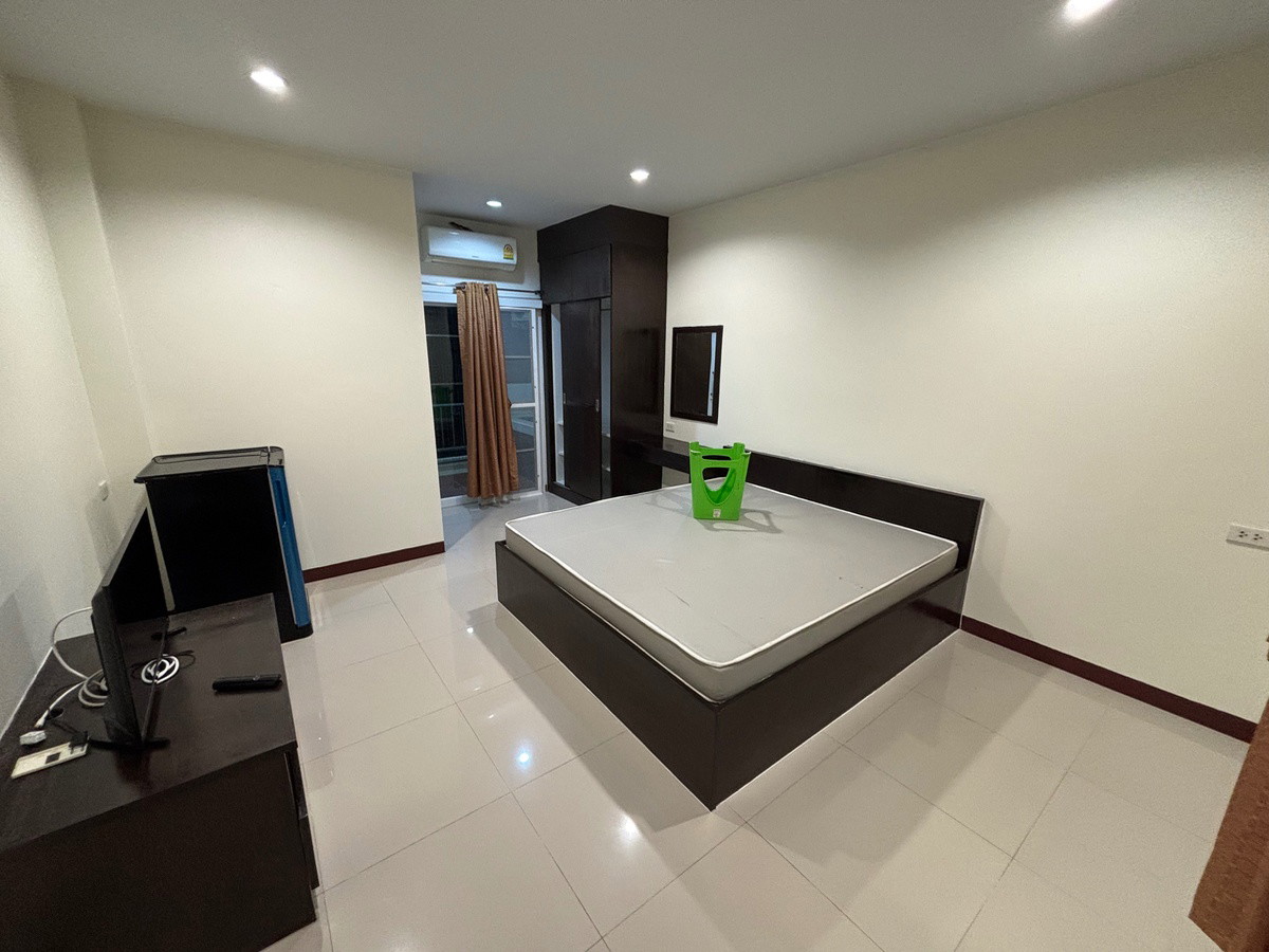 Condo — photo 2
